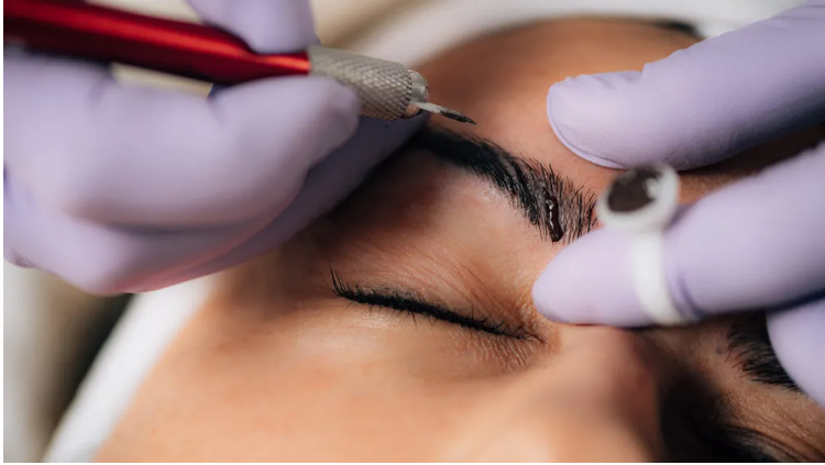 Apply eyebrow sculpting method Apply eyebrow sculpting method