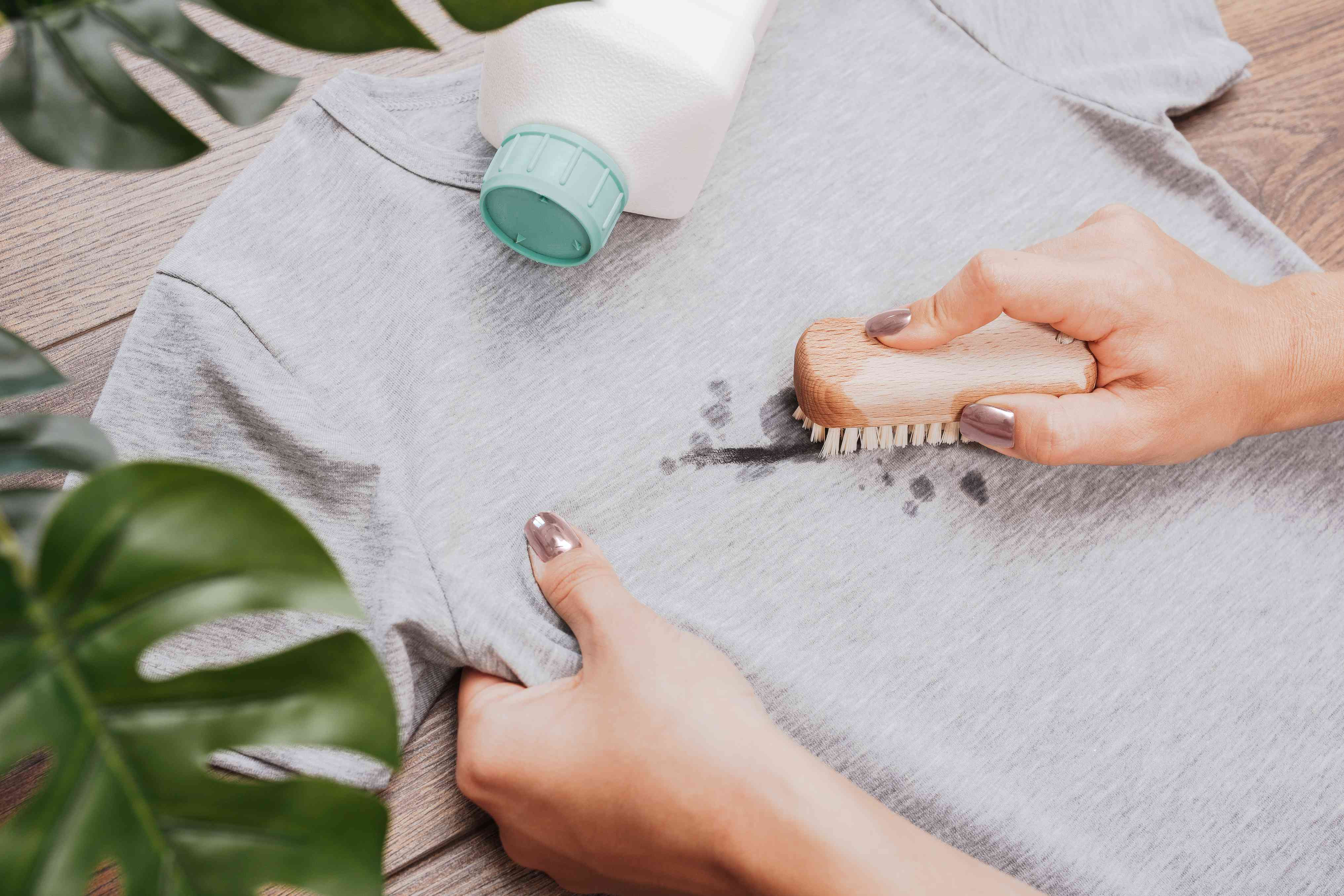 getting mascara out of clothes with detergent 