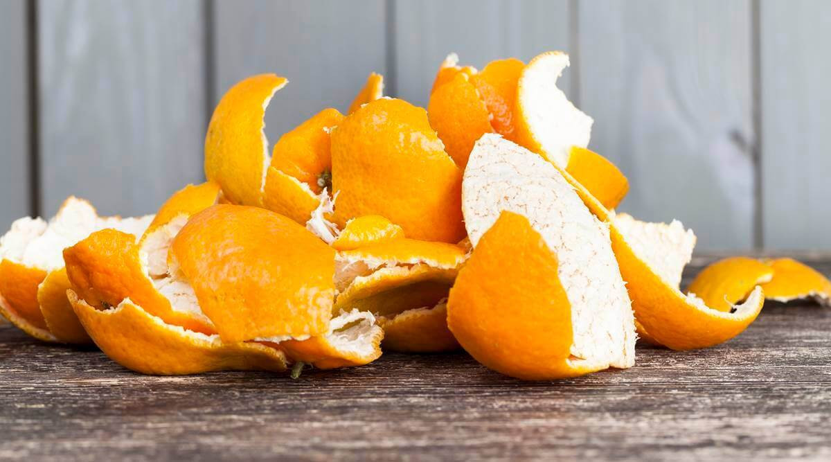To remove tartar with orange peels, you take the orange peel and directly rub it on your teeth for a few minutes, then gargle with water. To remove tartar with orange peels, you take the orange peel and directly rub it on your teeth for a few minutes, then gargle with water.