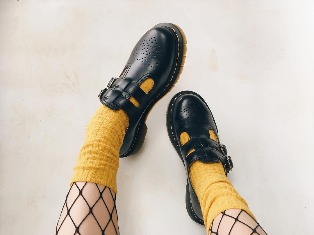 30+ Stylish Outfits Featuring Mary Jane Shoes and Dr. Martens