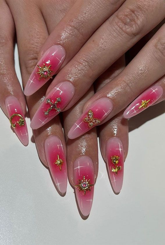 Aura Nails with Gold: A Luxurious Trend for Your Next Manicure